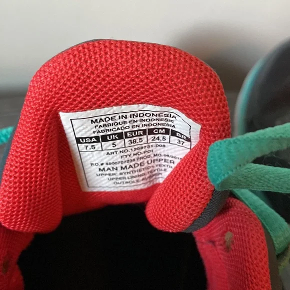 Under Armour Micro G athletic sneakers. Like new! - Picture 5 of 6